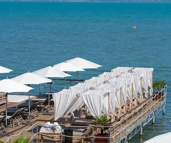 Hotel Mala Garden Design