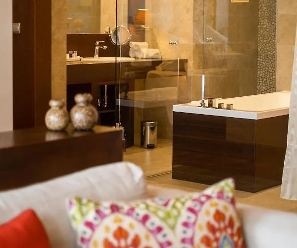 マラ ガーデン デザイン ホテル 4*